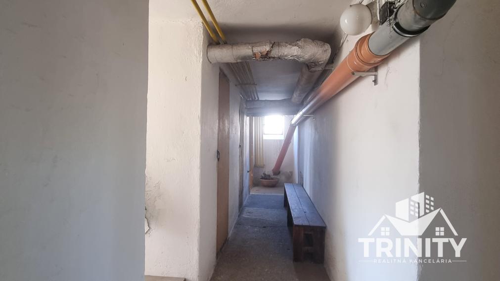 Na predaj 3-izbový byt s garážou v obci Dvory nad Žitavou