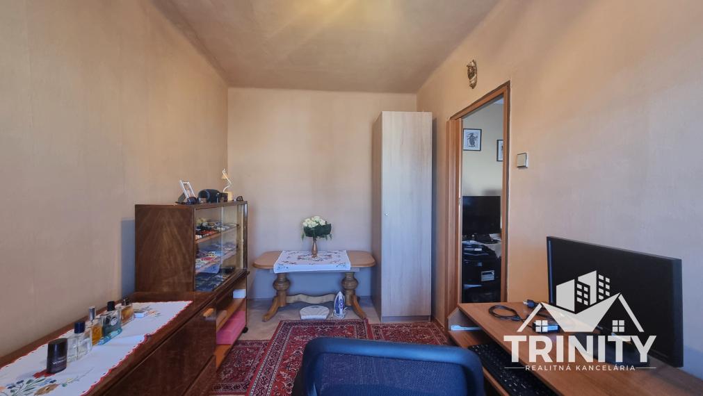 Na predaj 3-izbový byt s garážou v obci Dvory nad Žitavou