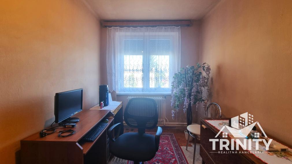 Na predaj 3-izbový byt s garážou v obci Dvory nad Žitavou