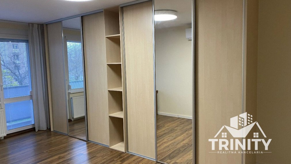 Na predaj 3-izbový byt s balkónom v Nových Zámkoch