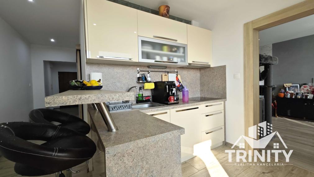 EXKLUZÍVNE - Na prenájom 2-izbový byt s dvomi balkónmi v Nových Zámkoch