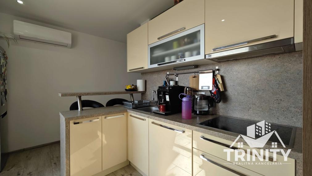 EXKLUZÍVNE - Na prenájom 2-izbový byt s dvomi balkónmi v Nových Zámkoch