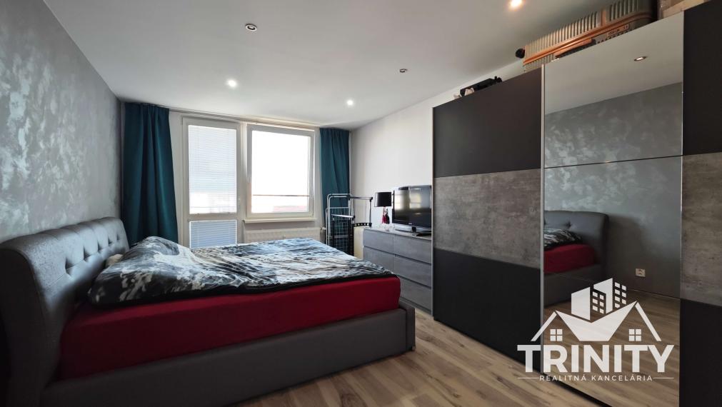 EXKLUZÍVNE - Na prenájom 2-izbový byt s dvomi balkónmi v Nových Zámkoch