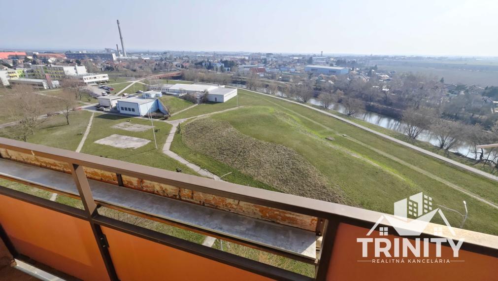 EXKLUZÍVNE - Na prenájom 2-izbový byt s dvomi balkónmi v Nových Zámkoch