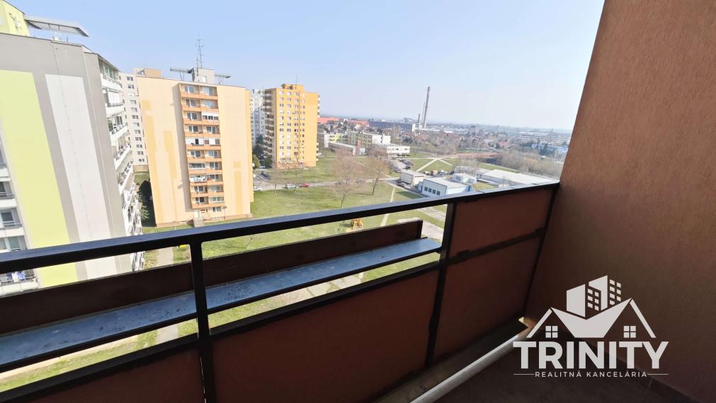 EXKLUZÍVNE - Na prenájom 2-izbový byt s dvomi balkónmi v Nových Zámkoch