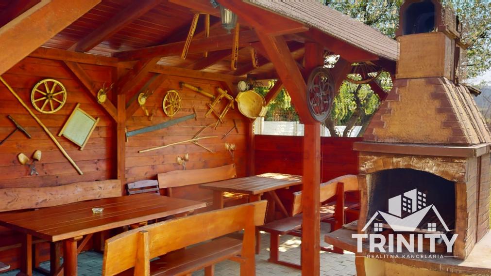 EXKLUZÍVNE - Na predaj penzión / ubytovacie zariadenie v obci Podhájska