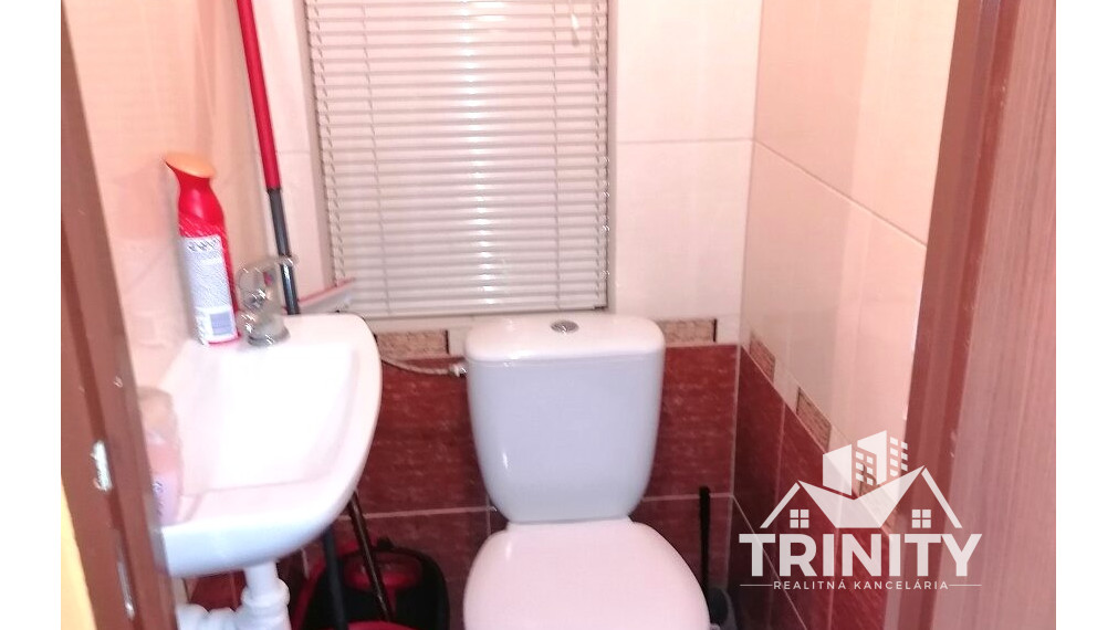 Na predaj 1-izbový byt (zariadený, prerobený) v Nových Zámkoch