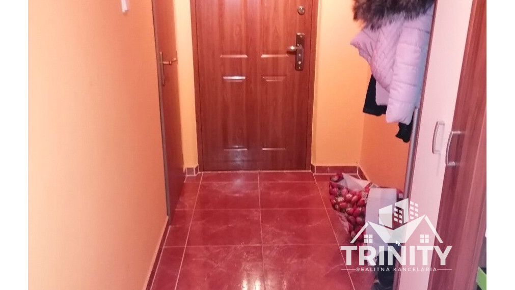 Na predaj 1-izbový byt (zariadený, prerobený) v Nových Zámkoch