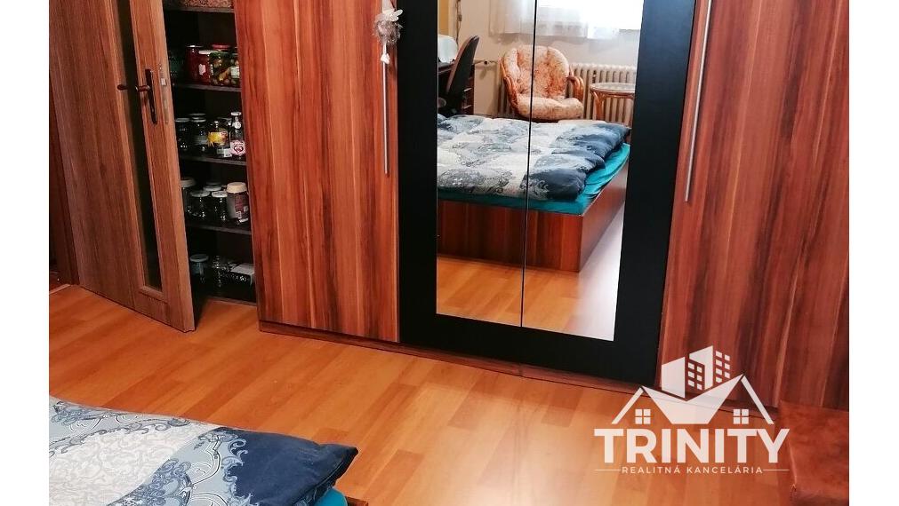 Na predaj 1-izbový byt (zariadený, prerobený) v Nových Zámkoch