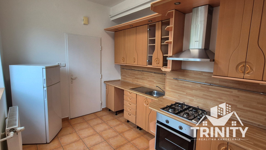 Na prenájom 3-izbový byt v širšom centre mesta Nové Zámky