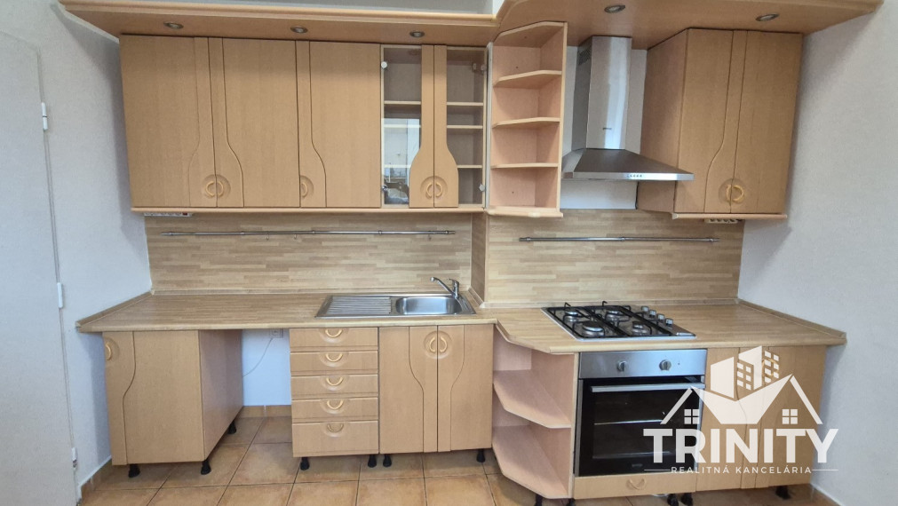 Na prenájom 3-izbový byt v širšom centre mesta Nové Zámky