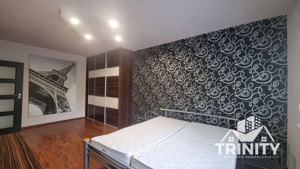 Na predaj zariadený 2-izbový byt s loggiou v meste Nové Zámky