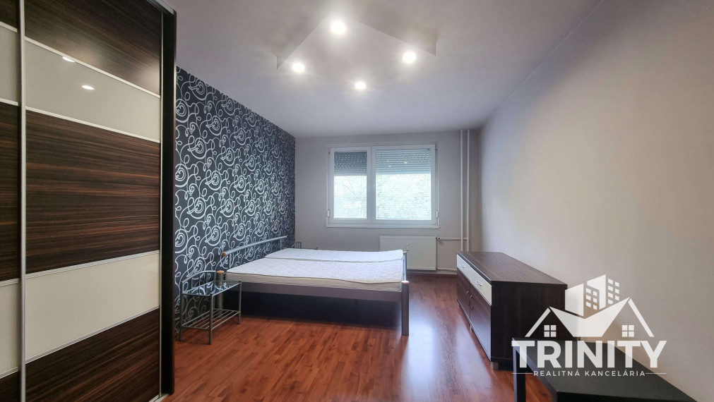 Na predaj zariadený 2-izbový byt s loggiou v meste Nové Zámky