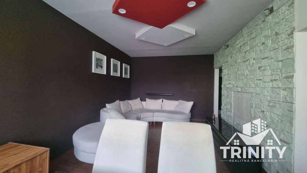 Na predaj zariadený 2-izbový byt s loggiou v meste Nové Zámky