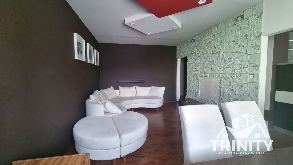 Na predaj zariadený 2-izbový byt s loggiou v meste Nové Zámky