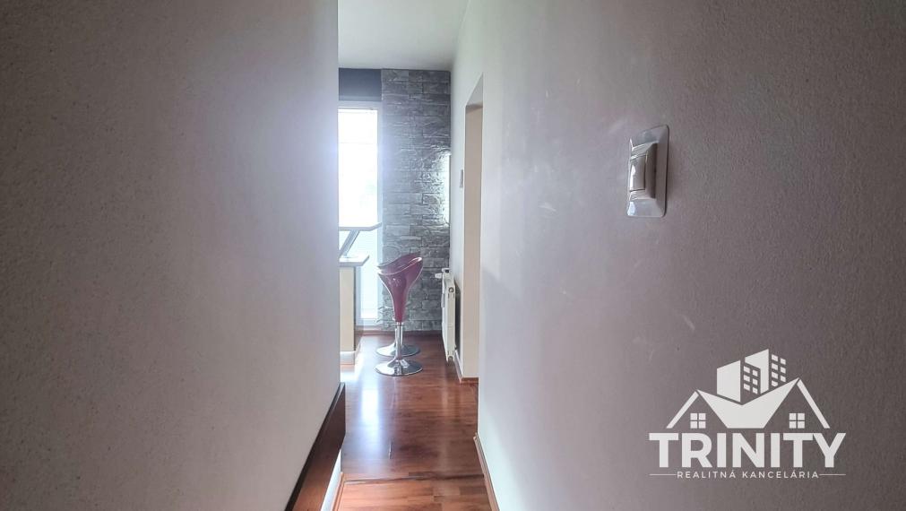 Na predaj zariadený 2-izbový byt s loggiou v meste Nové Zámky