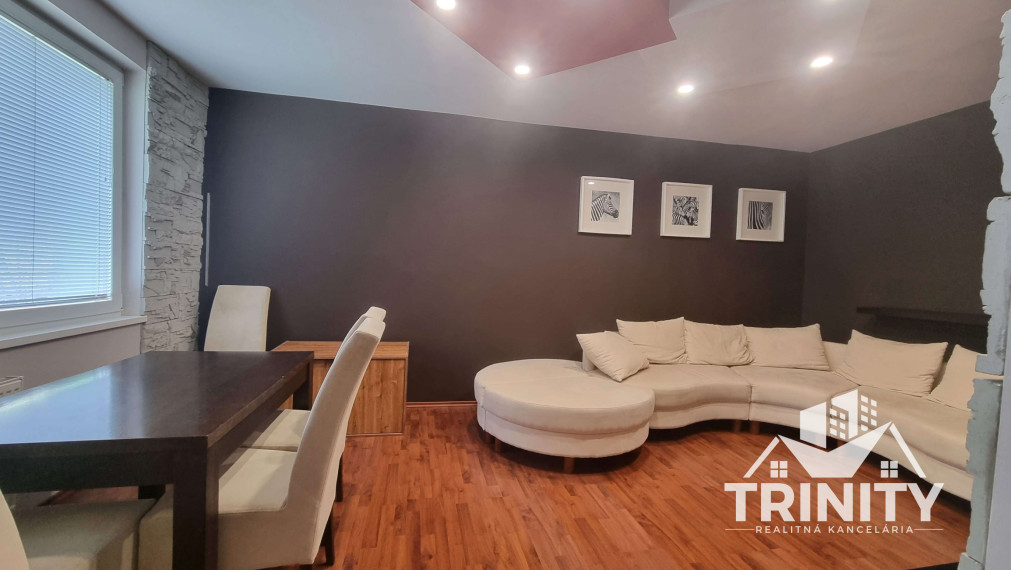 Na predaj zariadený 2-izbový byt s loggiou v meste Nové Zámky