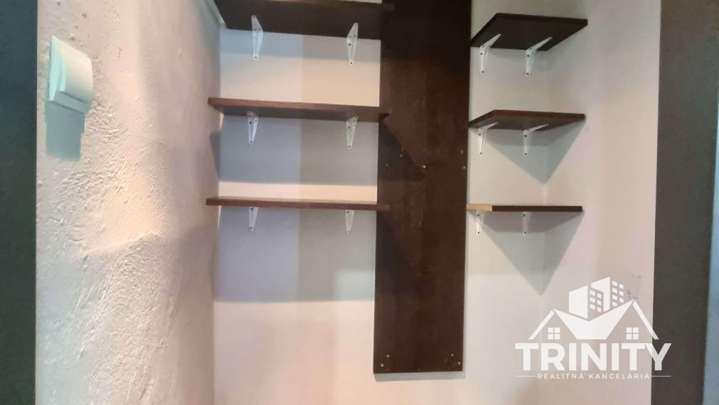 Na predaj zariadený 2-izbový byt s loggiou v meste Nové Zámky