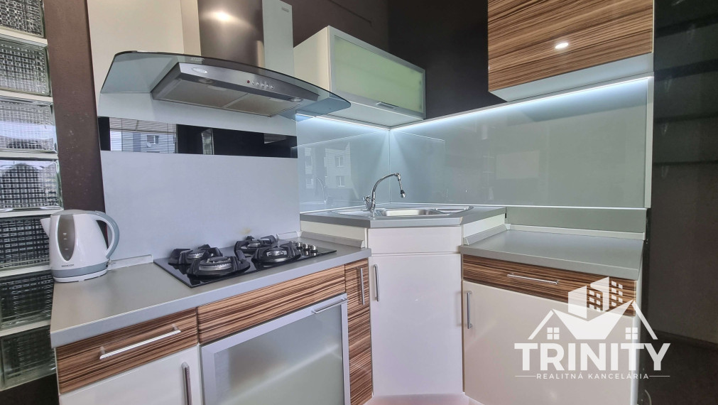 Na predaj zariadený 2-izbový byt s loggiou v meste Nové Zámky