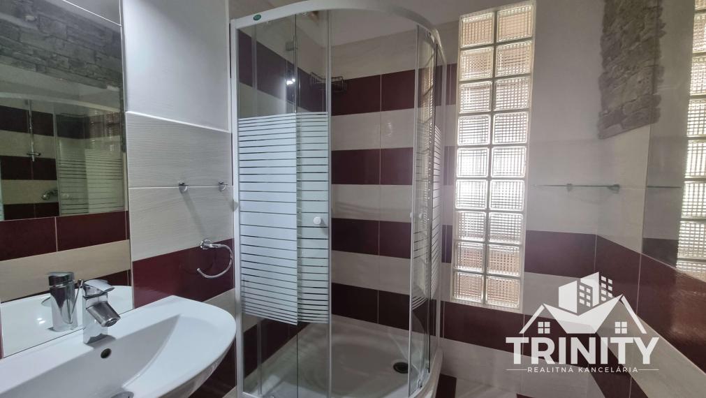 Na predaj zariadený 2-izbový byt s loggiou v meste Nové Zámky