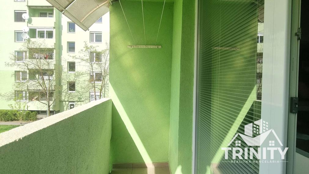 Na predaj zariadený 2-izbový byt s loggiou v meste Nové Zámky