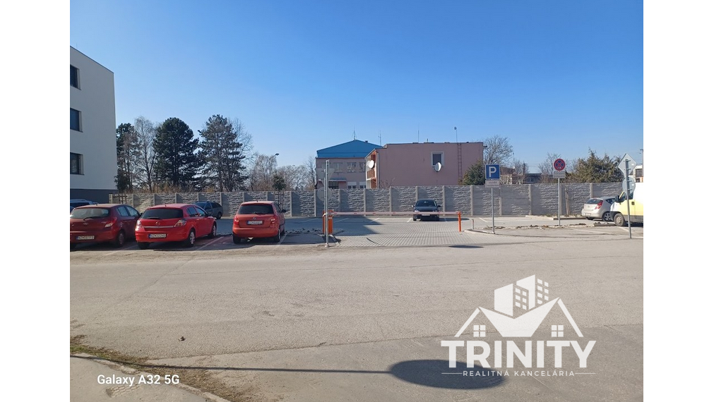 Na prenájom kompletne zariadený 2-izbový byt s loggiou v meste Šurany