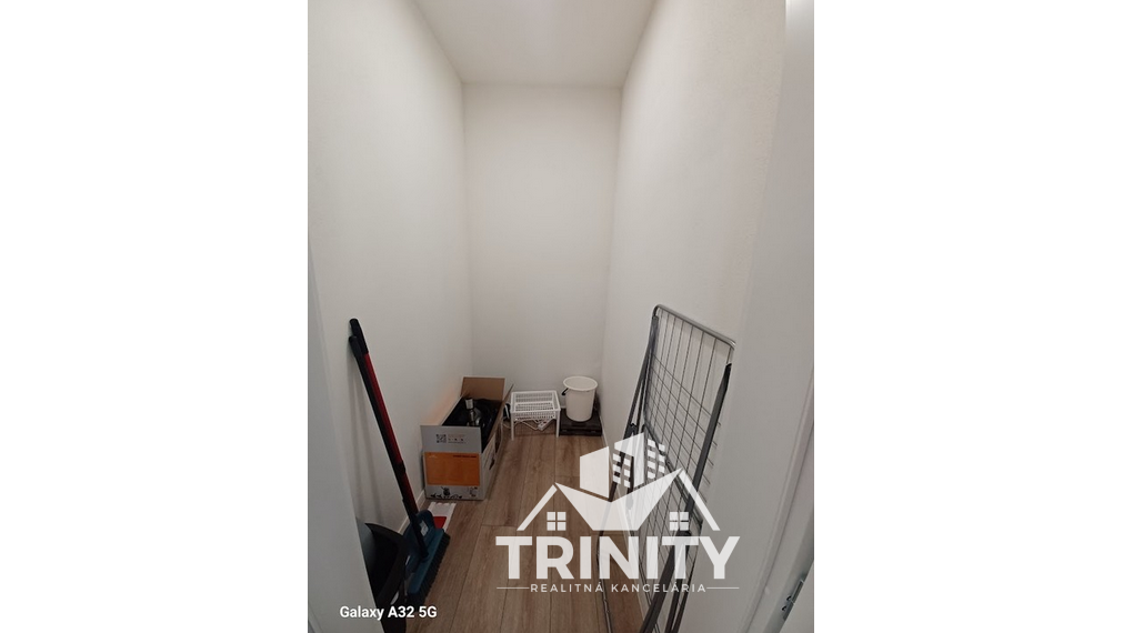 Na prenájom kompletne zariadený 2-izbový byt s loggiou v meste Šurany