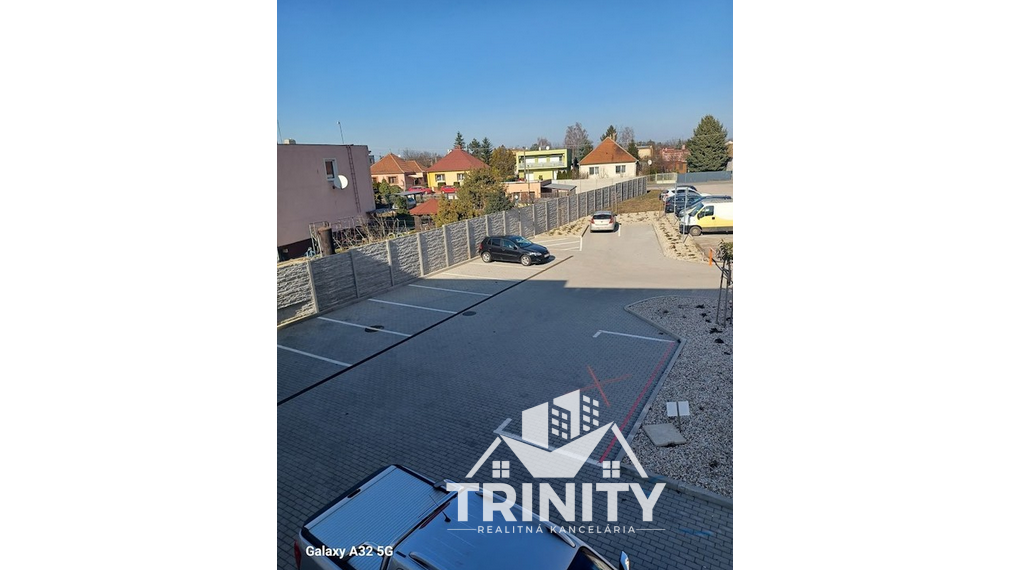 Na prenájom kompletne zariadený 2-izbový byt s loggiou v meste Šurany