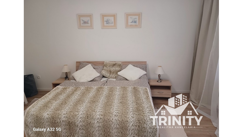 Na prenájom kompletne zariadený 2-izbový byt s loggiou v meste Šurany