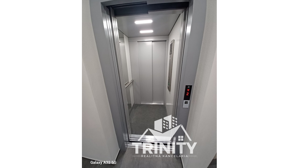 Na prenájom kompletne zariadený 2-izbový byt s loggiou v meste Šurany