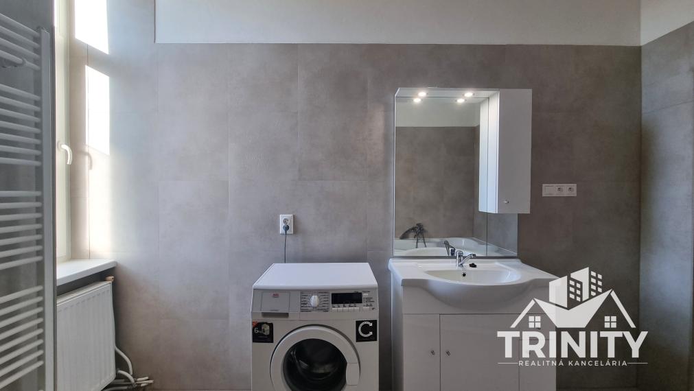 Na prenájom kompletne  zariadený 2-izbový byt v meste Šurany