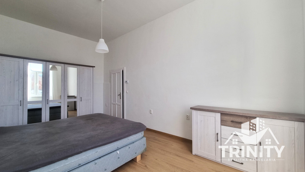 Na prenájom kompletne  zariadený 2-izbový byt v meste Šurany