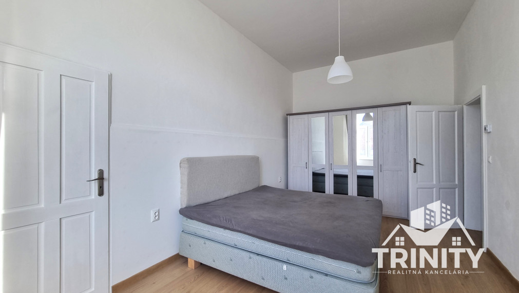 Na prenájom kompletne  zariadený 2-izbový byt v meste Šurany