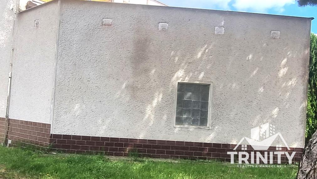 Exkluzívne - Na prenájom priestranná murovaná garáž v Nových Zámkoch