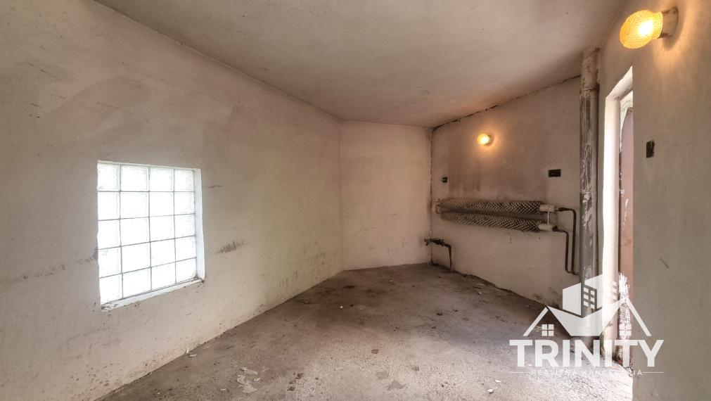 Exkluzívne - Na prenájom priestranná murovaná garáž v Nových Zámkoch