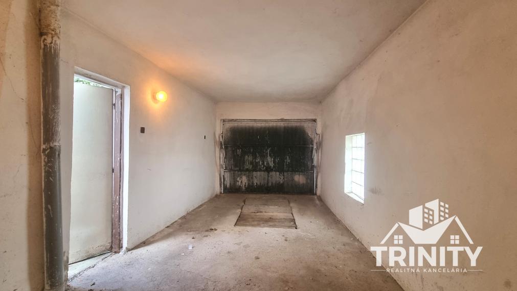 Exkluzívne - Na prenájom priestranná murovaná garáž v Nových Zámkoch