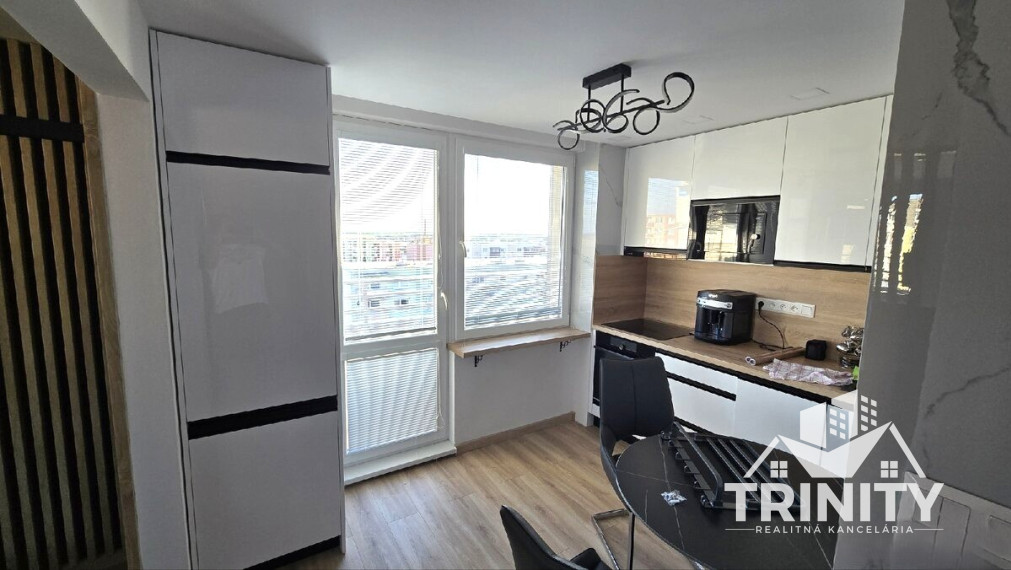 Na prenájom kompletne zariadený 1-izbový byt s dvoma loggiami v meste Nové Zámky