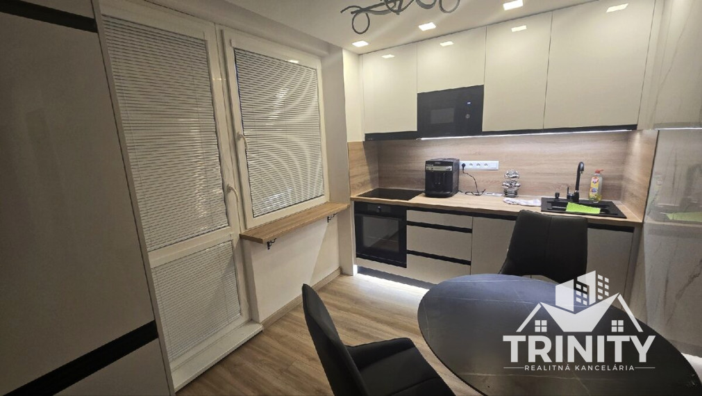 Na prenájom kompletne zariadený 1-izbový byt s dvoma loggiami v meste Nové Zámky