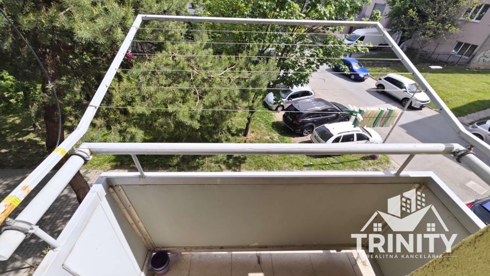 Na predaj 2-izbový byt s balkónom pri autob. stanici v Nových Zámkoch