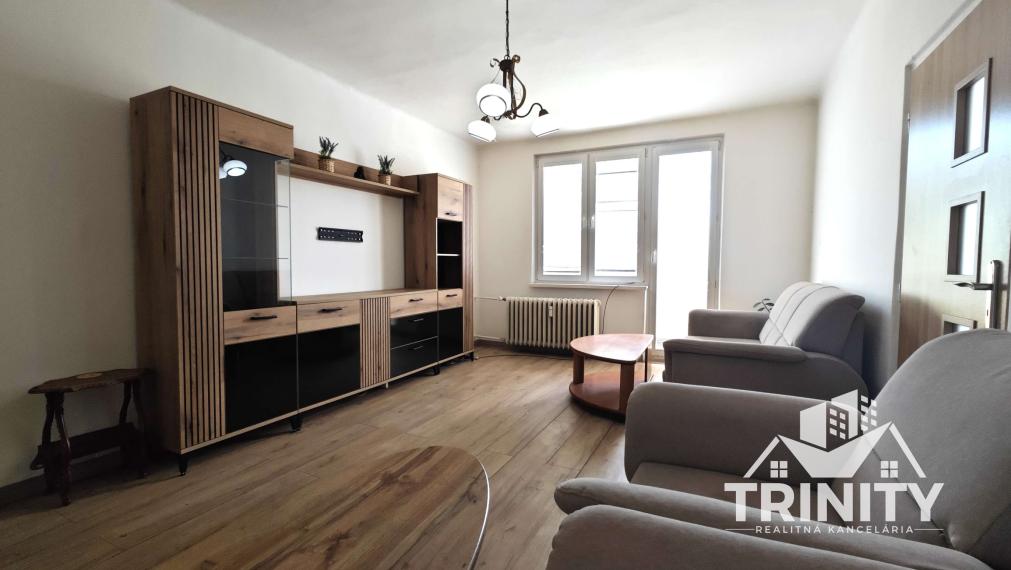 Na predaj 2-izbový byt s balkónom pri autob. stanici v Nových Zámkoch