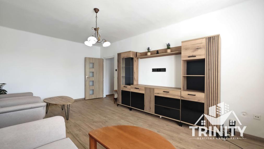 Na predaj 2-izbový byt s balkónom pri autob. stanici v Nových Zámkoch