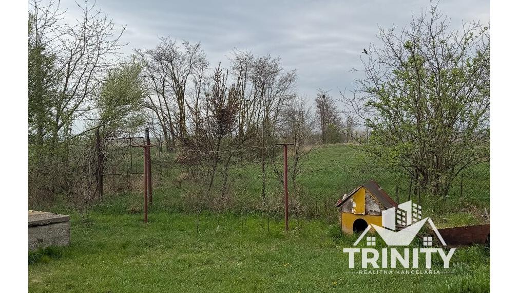 Na predaj rodinný dom s rozsiahlym pozemkom v obci Jatov