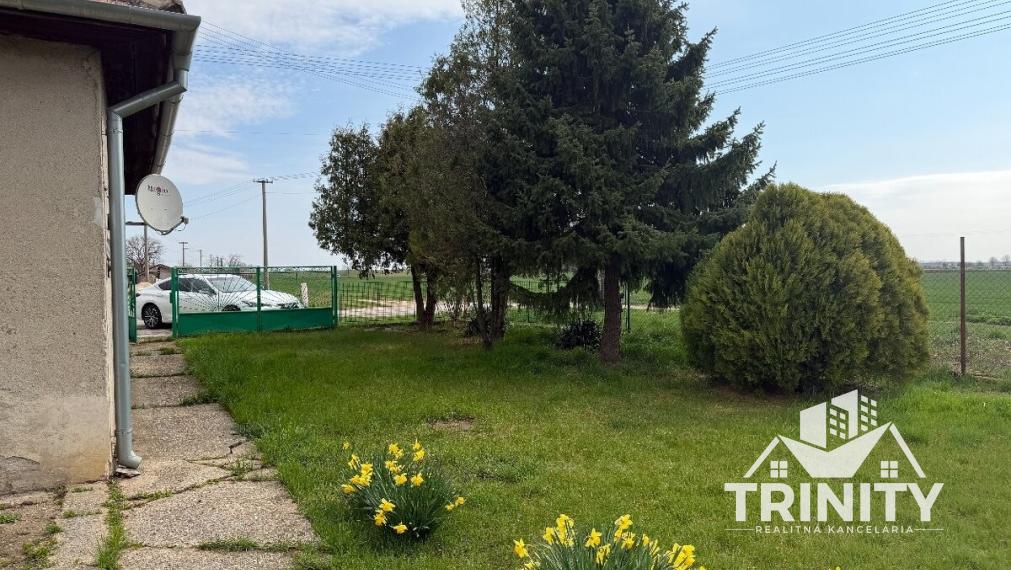 Na predaj rodinný dom s rozsiahlym pozemkom v obci Jatov