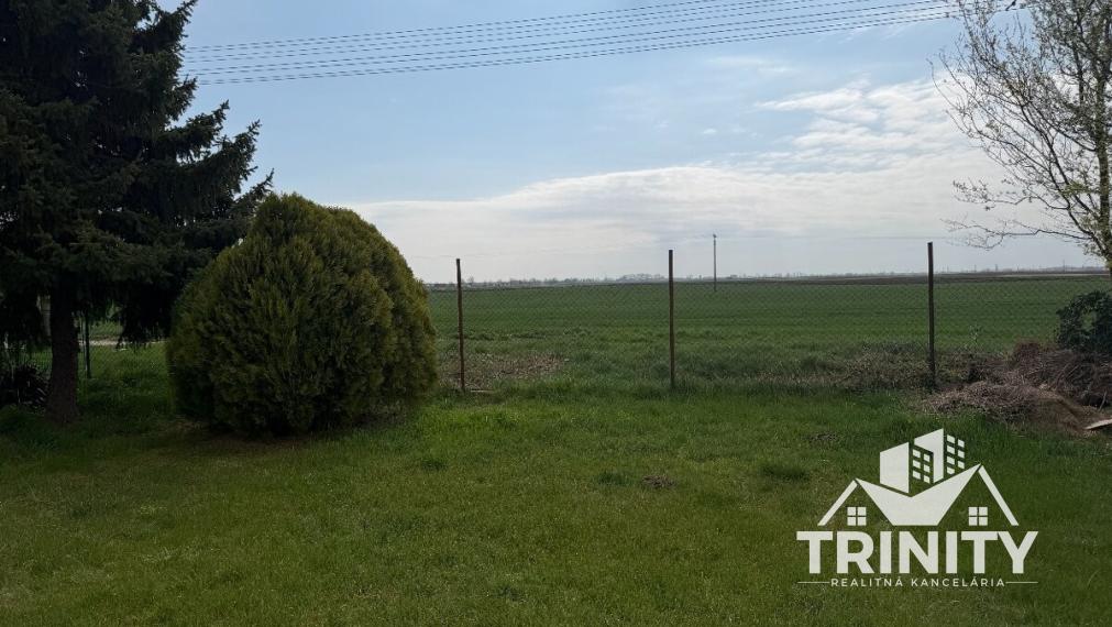 Na predaj rodinný dom s rozsiahlym pozemkom v obci Jatov