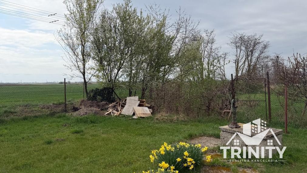 Na predaj rodinný dom s rozsiahlym pozemkom v obci Jatov