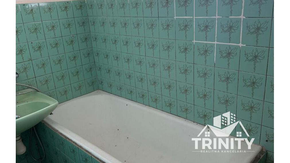 Na predaj rodinný dom s rozsiahlym pozemkom v obci Jatov