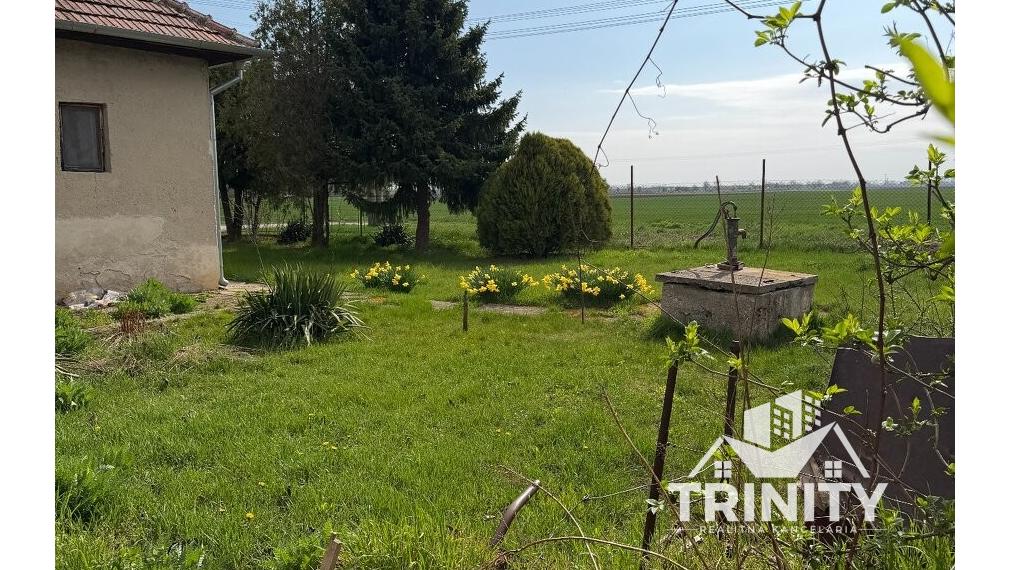 Na predaj rodinný dom s rozsiahlym pozemkom v obci Jatov