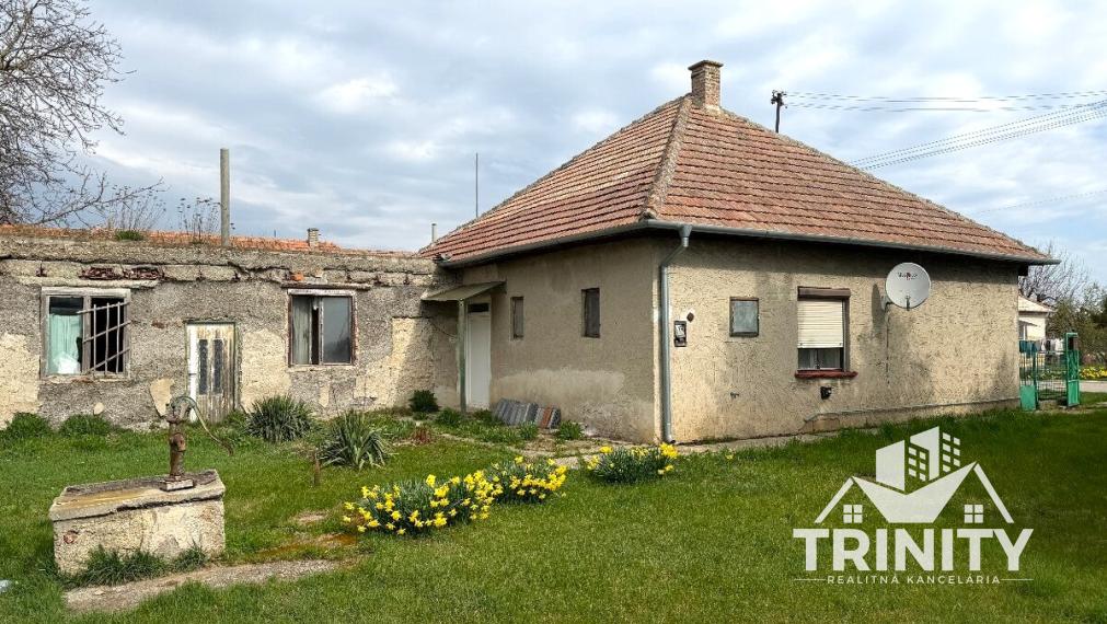 Na predaj rodinný dom s rozsiahlym pozemkom v obci Jatov