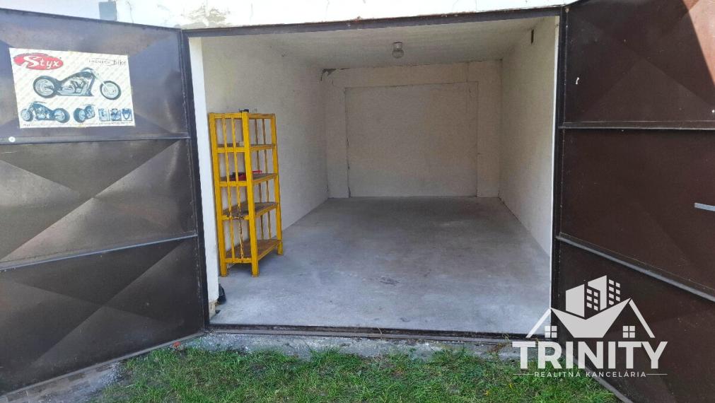 Na predaj garáž s elektrinou na sídl. Juh v Nových Zámkoch