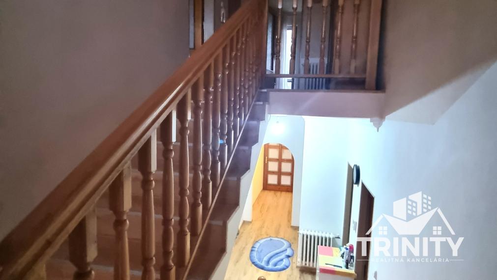 Na predaj krásny 5-izbový poschodový rodinný dom v obci Dvory nad Žitavou